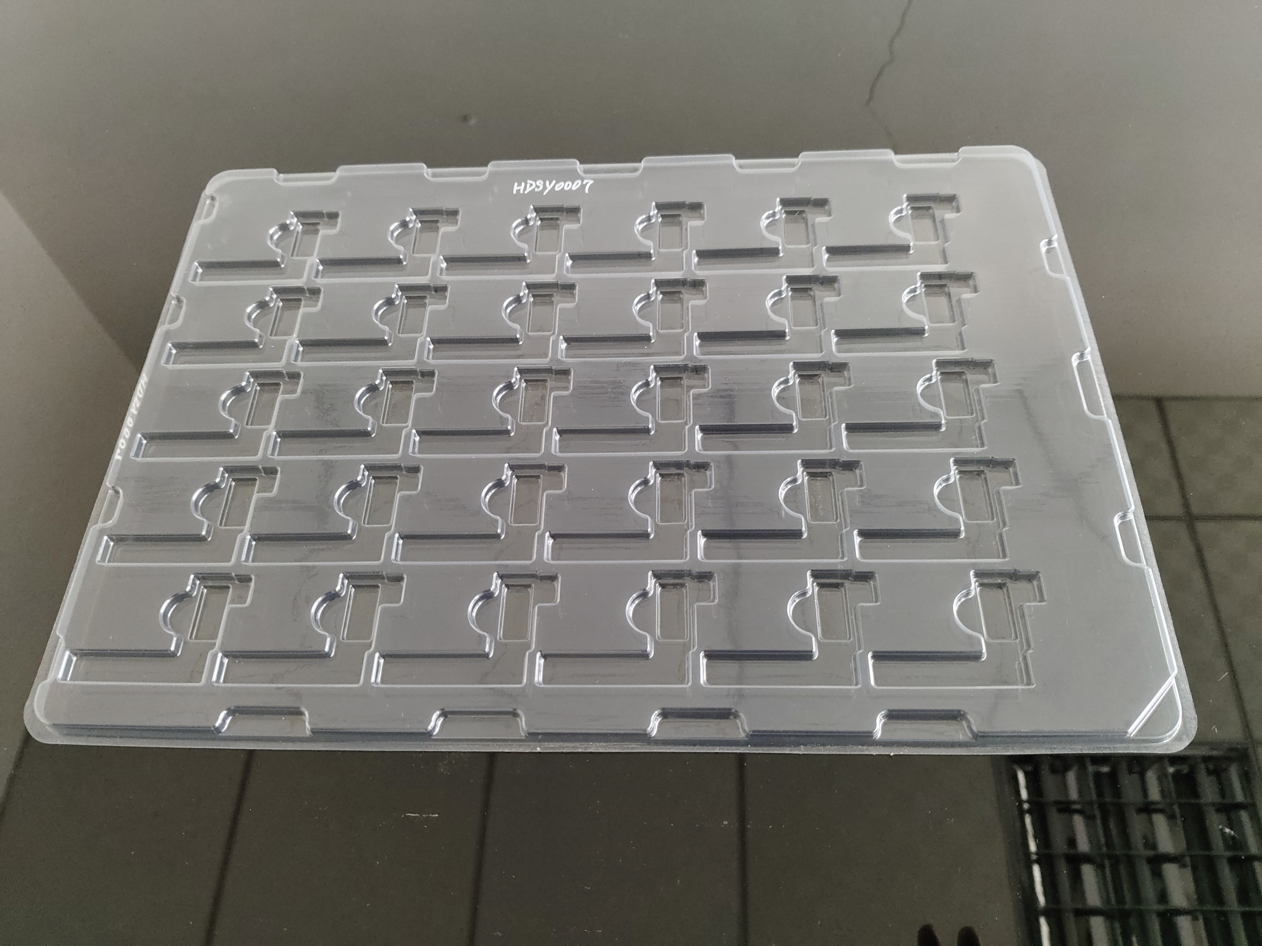 方格 HDSY0007(0.96寸吸塑盒40格HYP0096-W-R028-C) 54×41×6mm 吸塑盒